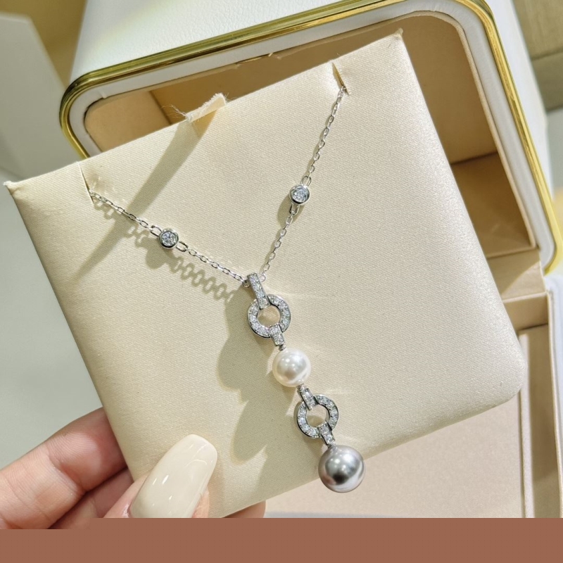 Ca*t*er necklaces